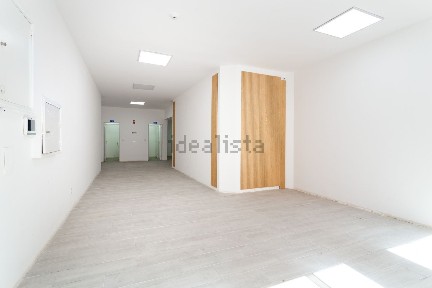 Espaço comercial à venda na Praceta Notícias da Amadora s/n
