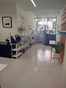 Espaço comercial à venda na Rua Sebastião Saraiva Lima