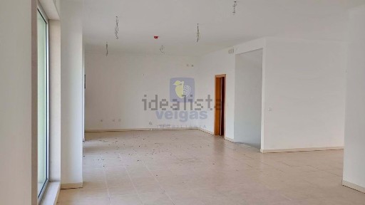 Espaço comercial à venda na Camarate