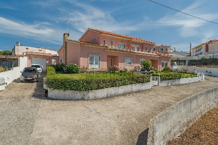 Moradia geminada à venda em Lourinhã