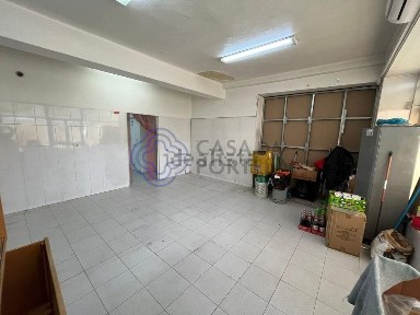 Espaço comercial à venda em Ramada e Caneças