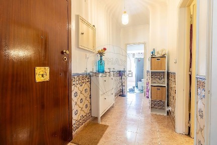 Apartamento T2 à venda na Rua 16 de Março