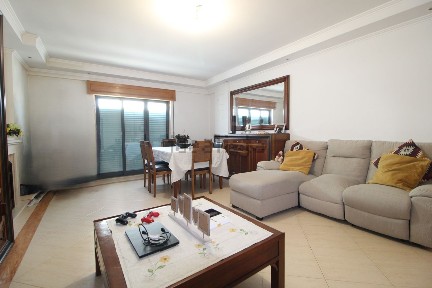 Apartamento T3 à venda na Rua Cidade de Portalegre, 18