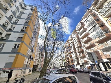 Apartamento T3 à venda na Rua República da Bolívia