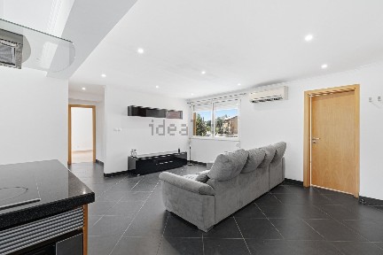 Apartamento T4 à venda na Rua Cidade da Praia, 368