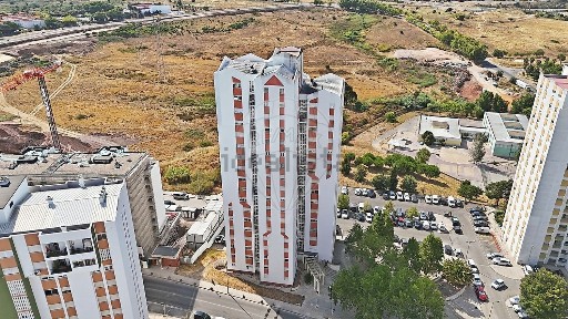 Santo António dos Cavaleiros e Frielas, Rua Maria Amália Vaz de Carvalho