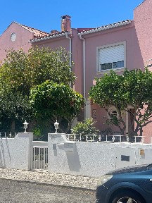 Moradia geminada à venda na Rua São Pedro