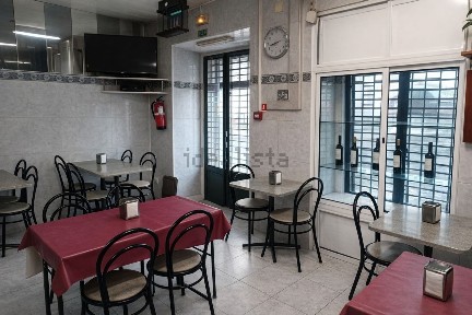Espaço comercial com rentabilidade à venda na Rua dos Sapadores, 23