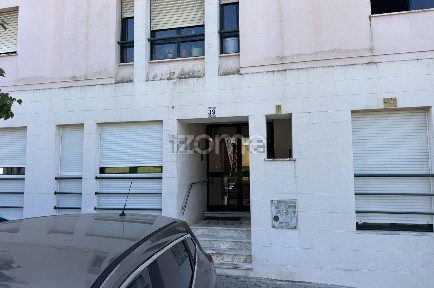 Apartamento T3 à venda em Santo António dos Cavaleiros e Frielas