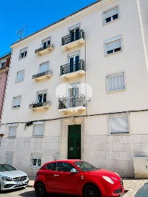 Apartamento T3 à venda na Rua Dom Domingos Jardo, 5