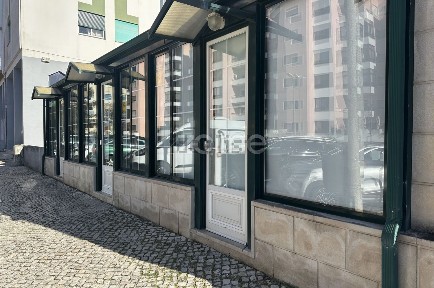Espaço comercial à venda na Quinta da Alagoa - Quinta do Barão