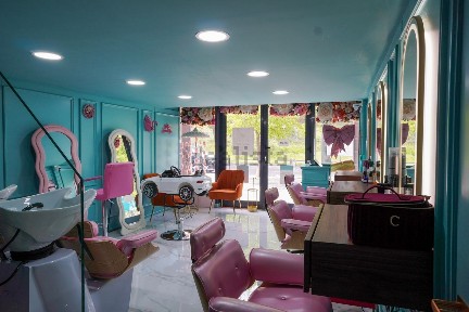 Cabeleireiro, centro de estética à venda na Via do Oriente