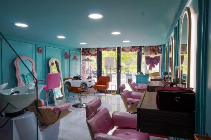 Cabeleireiro, centro de estética à venda na Via do Oriente
