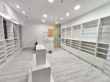 Espaço comercial à venda na Rua da Quinta das Palmeiras