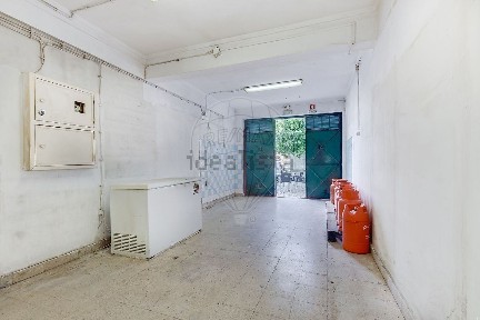 Espaço comercial à venda na Estrada de Chelas