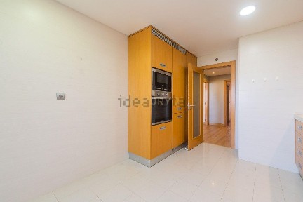 Apartamento T3 à venda na Rua Sebastião da Gama