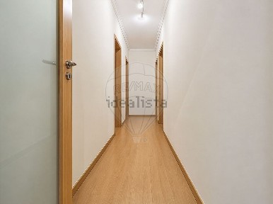 Apartamento T3 à venda na Rua Manuel João dos Santos