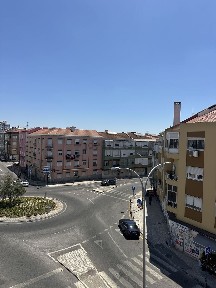 Apartamento T3 à venda na Avenida General Humberto Delgado, 148