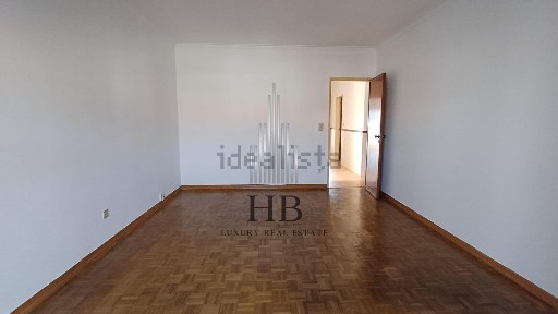Apartamento T2 à venda na Rua do Mercado