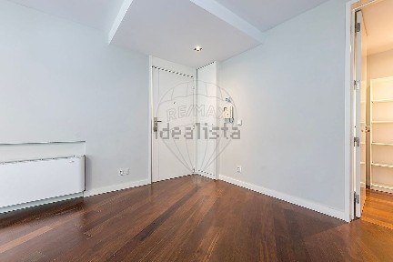 Apartamento T1 à venda na Rua Viriato