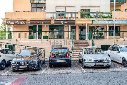Espaço comercial à venda na Rua Dona Filipa de Lencastre