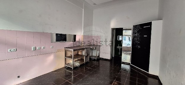 Espaço comercial à venda na Rua Emília das Neves