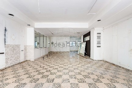 Espaço comercial à venda na Rua Paio Peres Correia