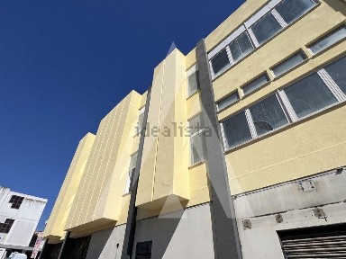 Armazém à venda em Sacavém e Prior Velho