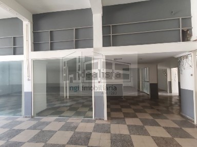 Armazém à venda em Póvoa de Santo Adrião e Olival Basto