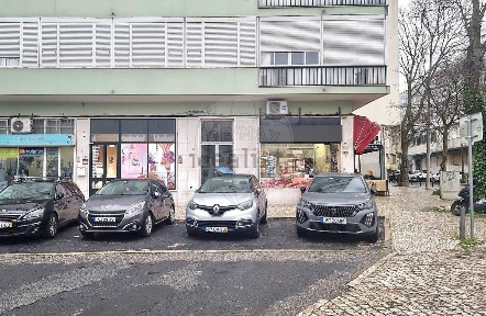 Espaço comercial à venda na Calçada do Tojal