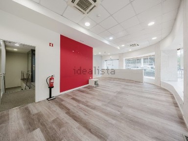 Espaço comercial à venda na Avenida 5 de Outubro