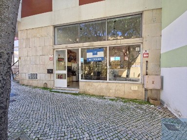 Espaço comercial à venda na Avenida Patrão Joaquim Lopes, 26 a