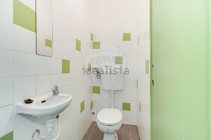 Espaço comercial à venda na Rua Fonte dos Castanheiros