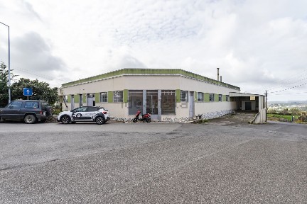Armazém à venda em Priores