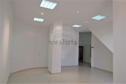Espaço comercial à venda na Urbanização Ribeirada