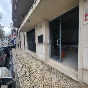 Espaço comercial à venda na Avenida Defensores de Chaves, 1 b