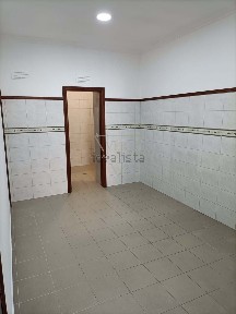 Espaço comercial à venda na Rua Combatentes do Ultramar
