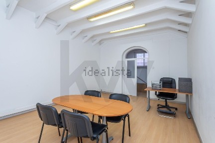 Espaço comercial à venda no Largo do Rato - Estrela