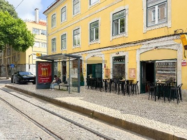Espaço comercial à venda na Rua de Pedrouços