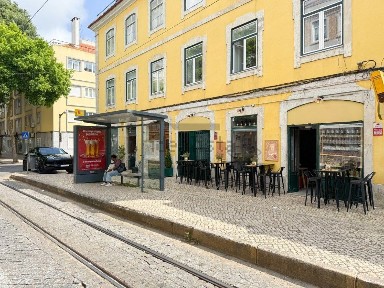 Espaço comercial à venda na Rua de Pedrouços