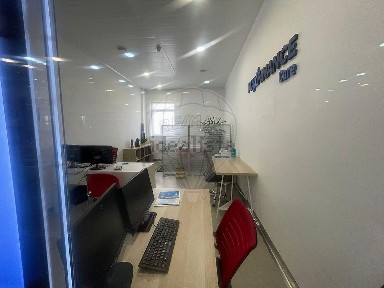 Espaço comercial à venda na Avenida 25 de Abril