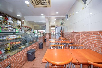 Espaço comercial à venda na Avenida Infante Dom Henrique, 11