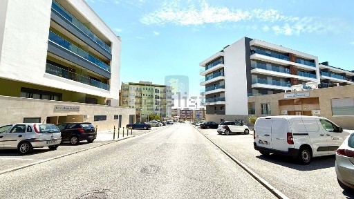 Espaço comercial à venda na Camarate