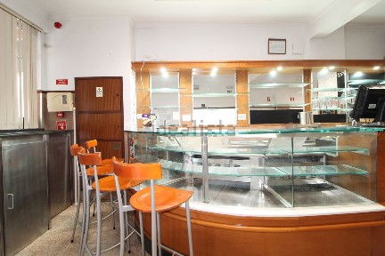 Espaço comercial à venda na Rua Francisco Sá Carneiro, 26