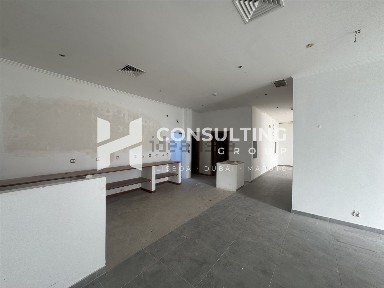 Espaço comercial à venda no Vale de Barcarena