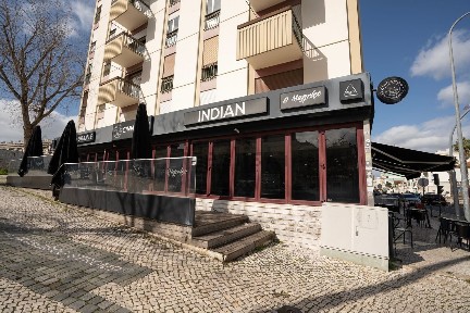 Espaço comercial à venda na Alameda das Linhas de Torres, 57