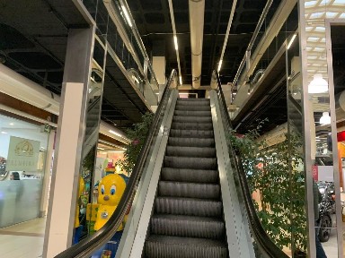 Espaço comercial à venda na Rua da Quinta das Palmeiras