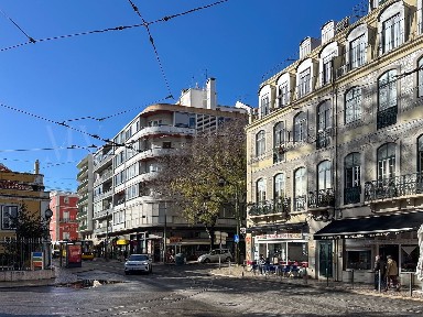 Espaço comercial com rentabilidade à venda na Rua Luís de Camões