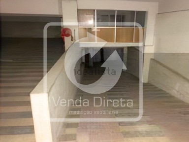 Armazém à venda na Rua Mariano Pina, 13