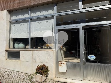 Espaço comercial à venda na Rua de Macau, 34